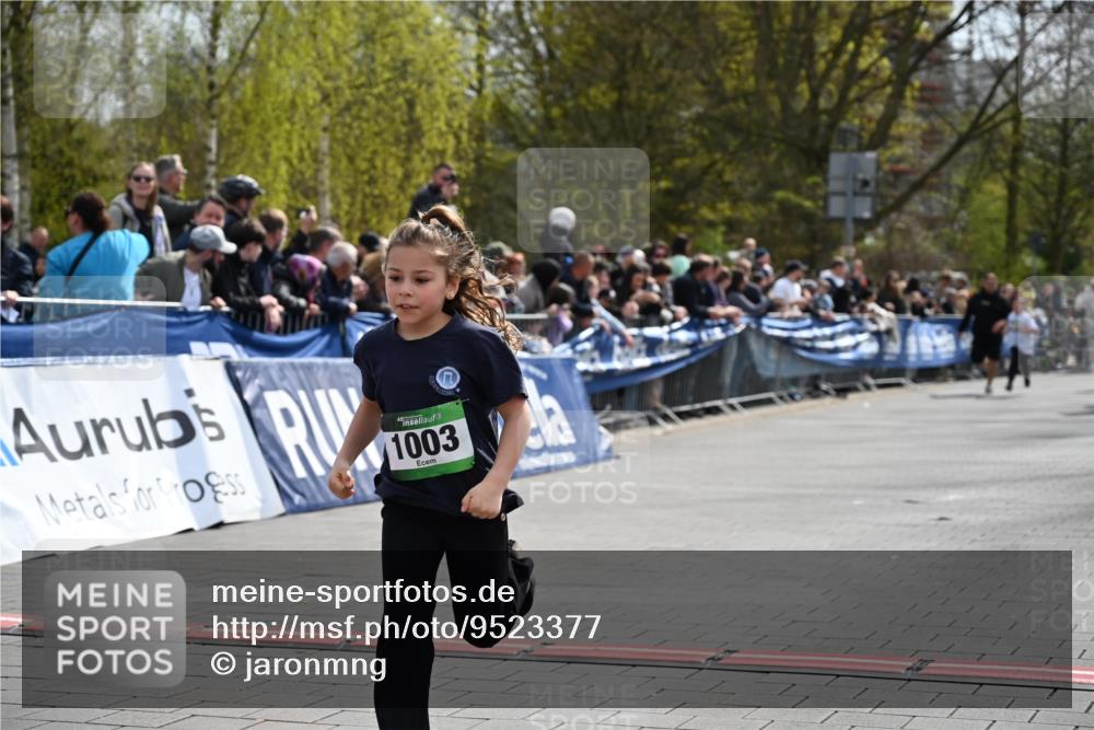 12.04.2026 - 45. Internationalen Wilhelmsburger Insellauf J. Mangold http://msf.ph/oto/9523377 12.04.2026 14:36:37 Ziel 1030, 1033, 834, 1003 meine-sportfotos.de