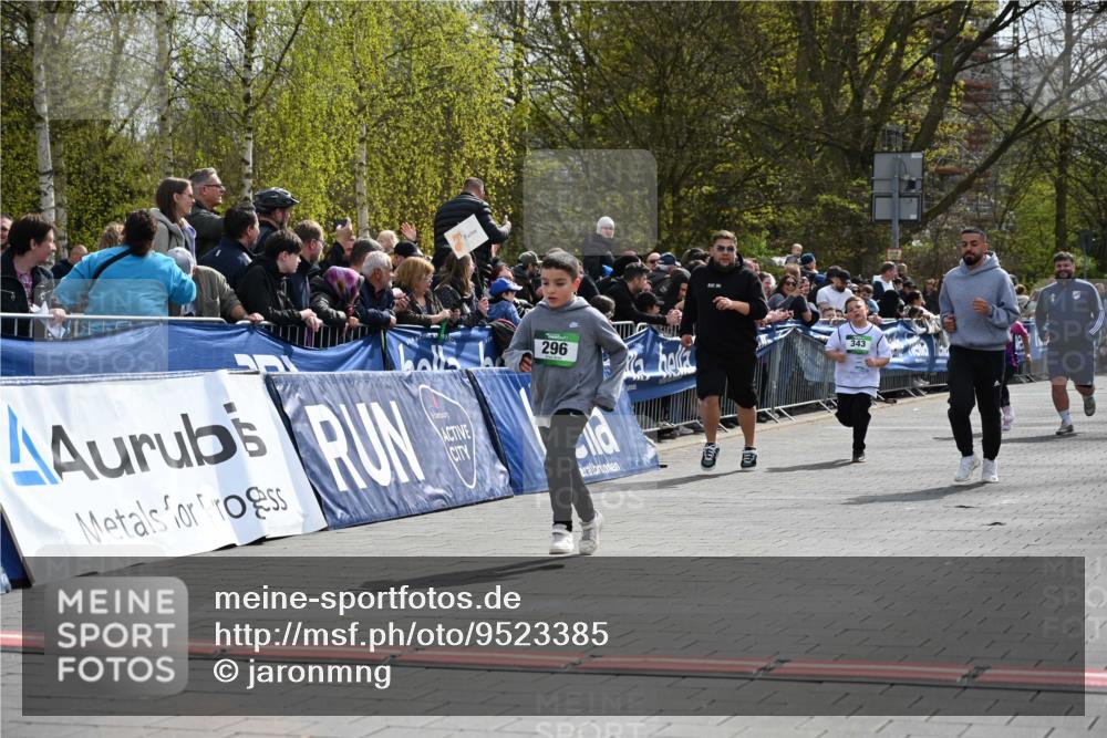 12.04.2026 - 45. Internationalen Wilhelmsburger Insellauf J. Mangold http://msf.ph/oto/9523385 12.04.2026 14:36:42 Ziel 296, 343, 665 meine-sportfotos.de