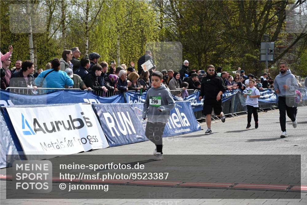 12.04.2026 - 45. Internationalen Wilhelmsburger Insellauf J. Mangold http://msf.ph/oto/9523387 12.04.2026 14:36:42 Ziel 296, 343, 665 meine-sportfotos.de