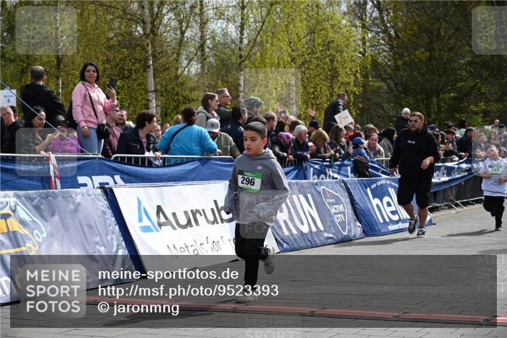 12.04.2026 - 45. Internationalen Wilhelmsburger Insellauf J. Mangold http://msf.ph/oto/9523393 12.04.2026 14:36:42 Ziel 296, 343, 665 meine-sportfotos.de