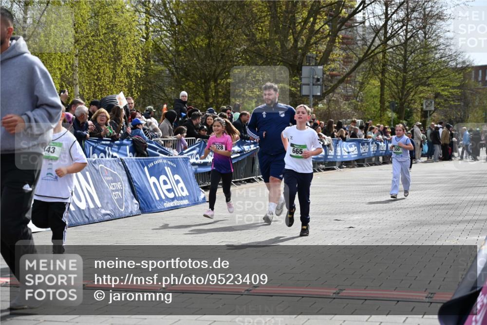 12.04.2026 - 45. Internationalen Wilhelmsburger Insellauf J. Mangold http://msf.ph/oto/9523409 12.04.2026 14:36:45 Ziel 296, 343, 665 meine-sportfotos.de
