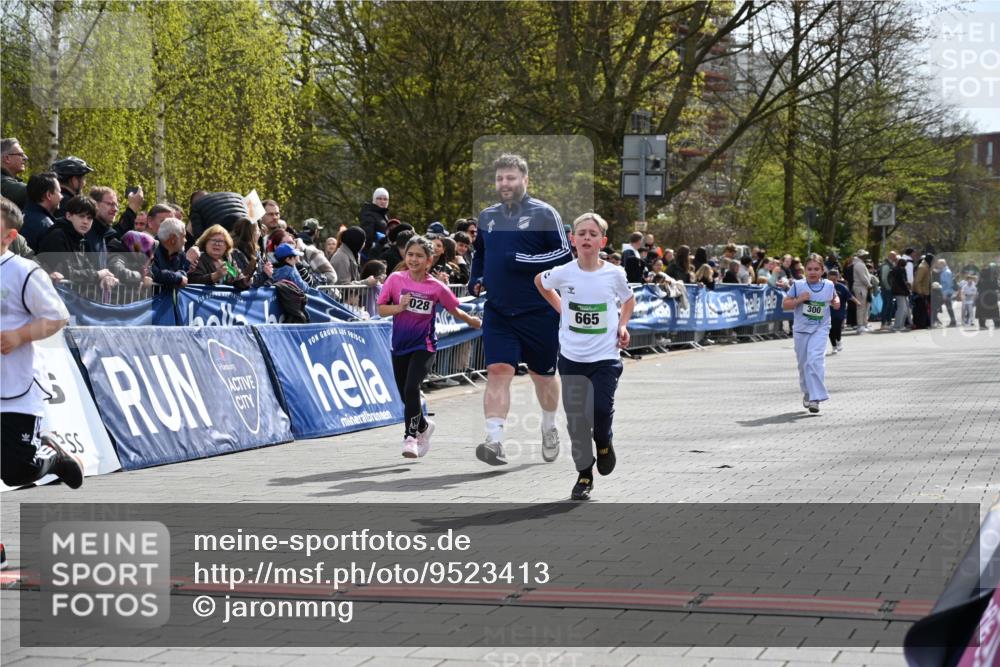 12.04.2026 - 45. Internationalen Wilhelmsburger Insellauf J. Mangold http://msf.ph/oto/9523413 12.04.2026 14:36:45 Ziel 296, 343, 665 meine-sportfotos.de