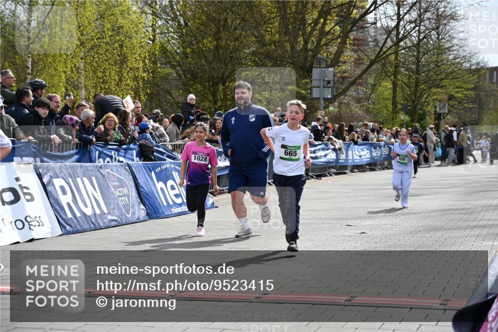 12.04.2026 - 45. Internationalen Wilhelmsburger Insellauf J. Mangold http://msf.ph/oto/9523415 12.04.2026 14:36:45 Ziel 296, 343, 665 meine-sportfotos.de