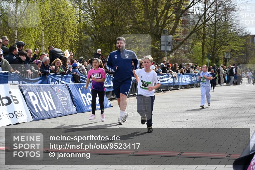 12.04.2026 - 45. Internationalen Wilhelmsburger Insellauf J. Mangold http://msf.ph/oto/9523417 12.04.2026 14:36:45 Ziel 296, 343, 665 meine-sportfotos.de