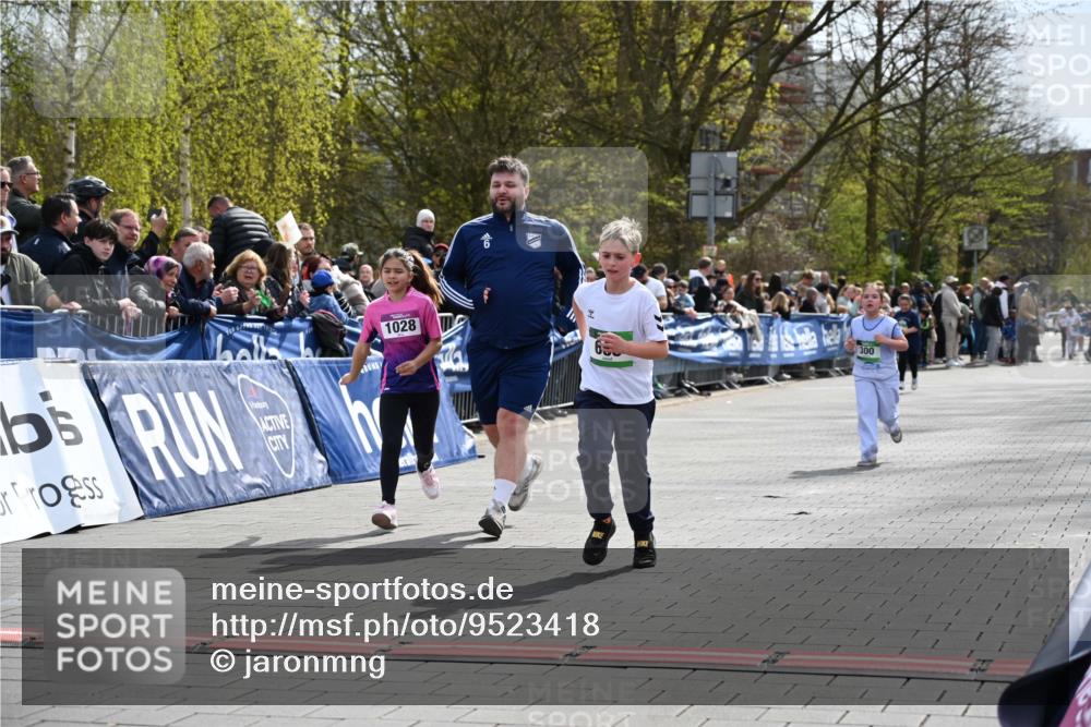 12.04.2026 - 45. Internationalen Wilhelmsburger Insellauf J. Mangold http://msf.ph/oto/9523418 12.04.2026 14:36:46 Ziel 296, 343, 665, 300 meine-sportfotos.de