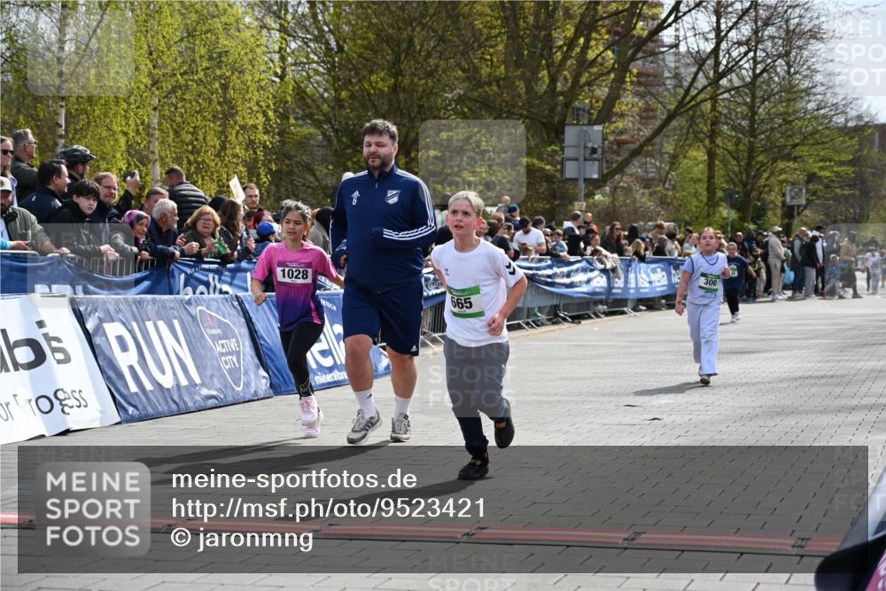 12.04.2026 - 45. Internationalen Wilhelmsburger Insellauf J. Mangold http://msf.ph/oto/9523421 12.04.2026 14:36:46 Ziel 296, 343, 665, 300 meine-sportfotos.de