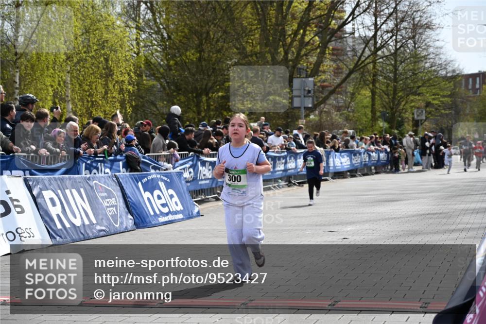 12.04.2026 - 45. Internationalen Wilhelmsburger Insellauf J. Mangold http://msf.ph/oto/9523427 12.04.2026 14:36:50 Ziel 665, 300 meine-sportfotos.de