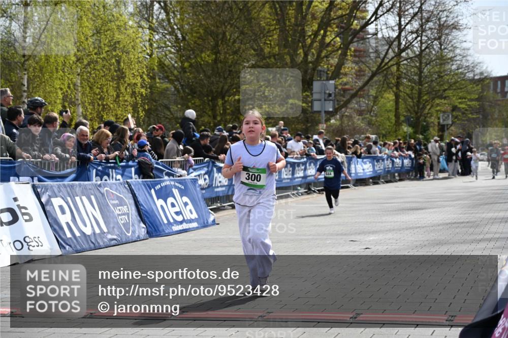 12.04.2026 - 45. Internationalen Wilhelmsburger Insellauf J. Mangold http://msf.ph/oto/9523428 12.04.2026 14:36:50 Ziel 665, 300 meine-sportfotos.de