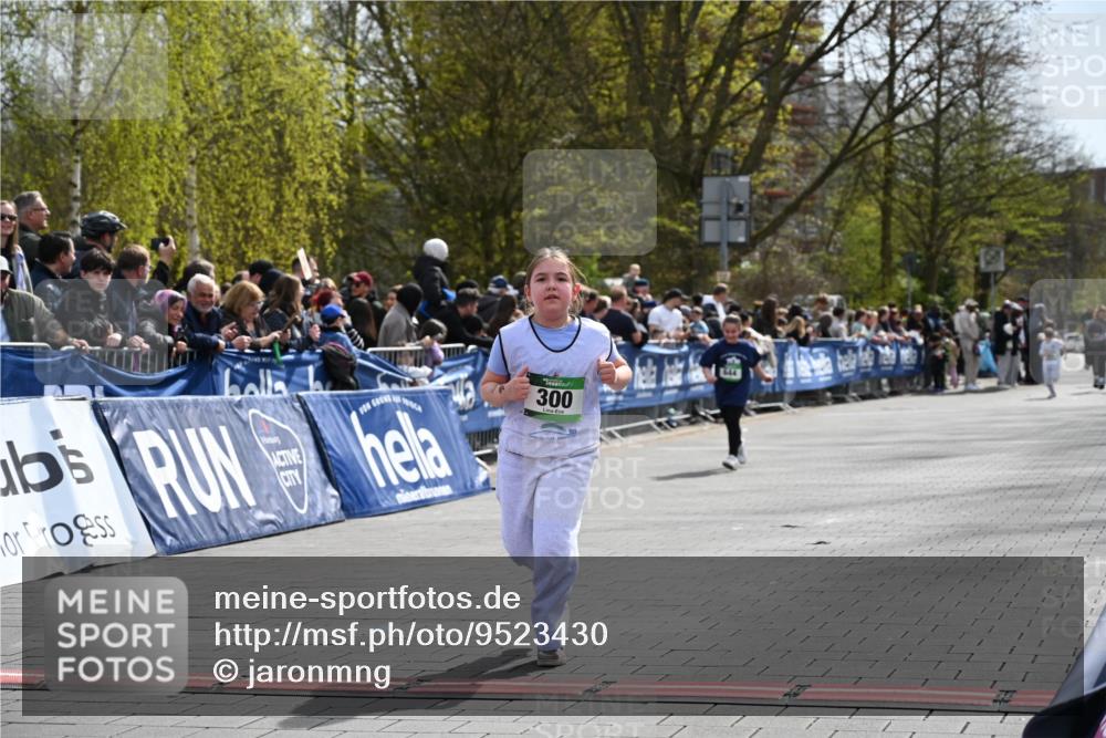 12.04.2026 - 45. Internationalen Wilhelmsburger Insellauf J. Mangold http://msf.ph/oto/9523430 12.04.2026 14:36:50 Ziel 665, 300 meine-sportfotos.de