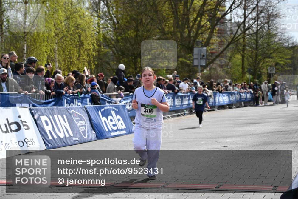 12.04.2026 - 45. Internationalen Wilhelmsburger Insellauf J. Mangold http://msf.ph/oto/9523431 12.04.2026 14:36:50 Ziel 665, 300 meine-sportfotos.de