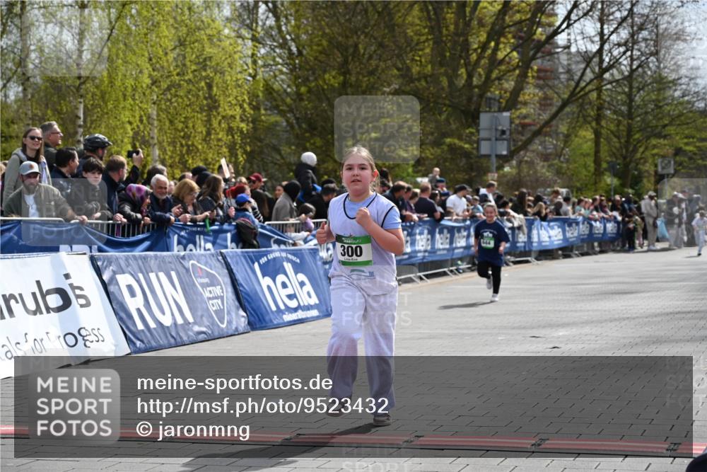 12.04.2026 - 45. Internationalen Wilhelmsburger Insellauf J. Mangold http://msf.ph/oto/9523432 12.04.2026 14:36:50 Ziel 665, 300 meine-sportfotos.de