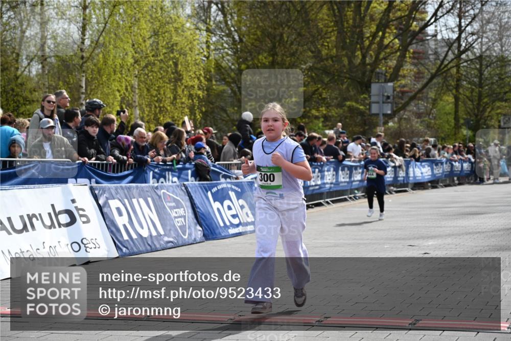 12.04.2026 - 45. Internationalen Wilhelmsburger Insellauf J. Mangold http://msf.ph/oto/9523433 12.04.2026 14:36:50 Ziel 665, 300 meine-sportfotos.de