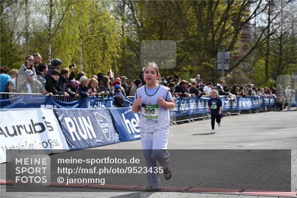 12.04.2026 - 45. Internationalen Wilhelmsburger Insellauf J. Mangold http://msf.ph/oto/9523435 12.04.2026 14:36:50 Ziel 665, 300 meine-sportfotos.de