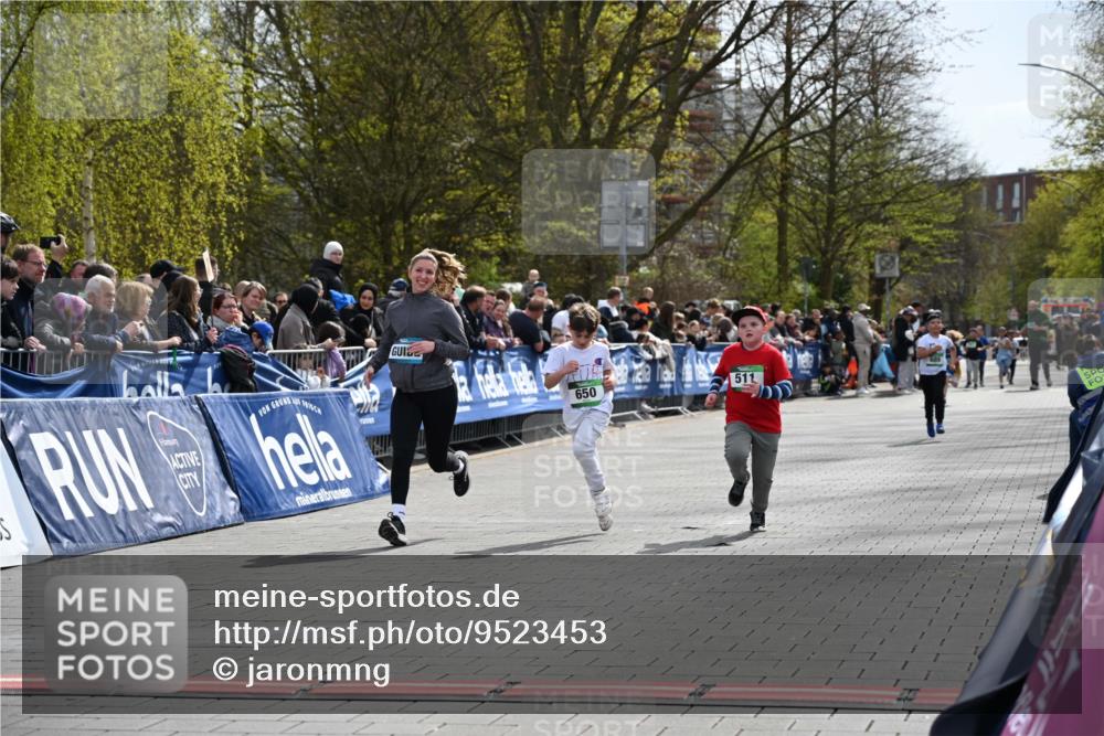 12.04.2026 - 45. Internationalen Wilhelmsburger Insellauf J. Mangold http://msf.ph/oto/9523453 12.04.2026 14:36:56 Ziel 644, 511, 650 meine-sportfotos.de