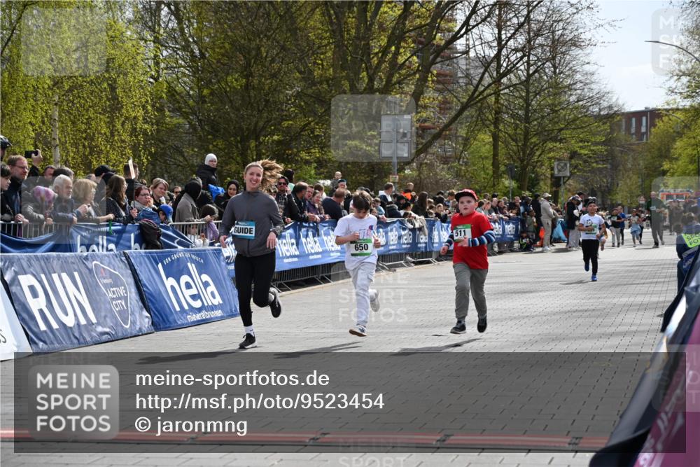 12.04.2026 - 45. Internationalen Wilhelmsburger Insellauf J. Mangold http://msf.ph/oto/9523454 12.04.2026 14:36:56 Ziel 644, 511, 650 meine-sportfotos.de