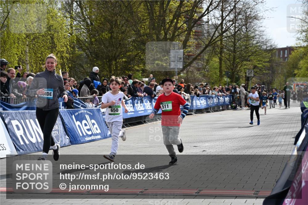 12.04.2026 - 45. Internationalen Wilhelmsburger Insellauf J. Mangold http://msf.ph/oto/9523463 12.04.2026 14:36:57 Ziel 644, 511, 650, 689 meine-sportfotos.de