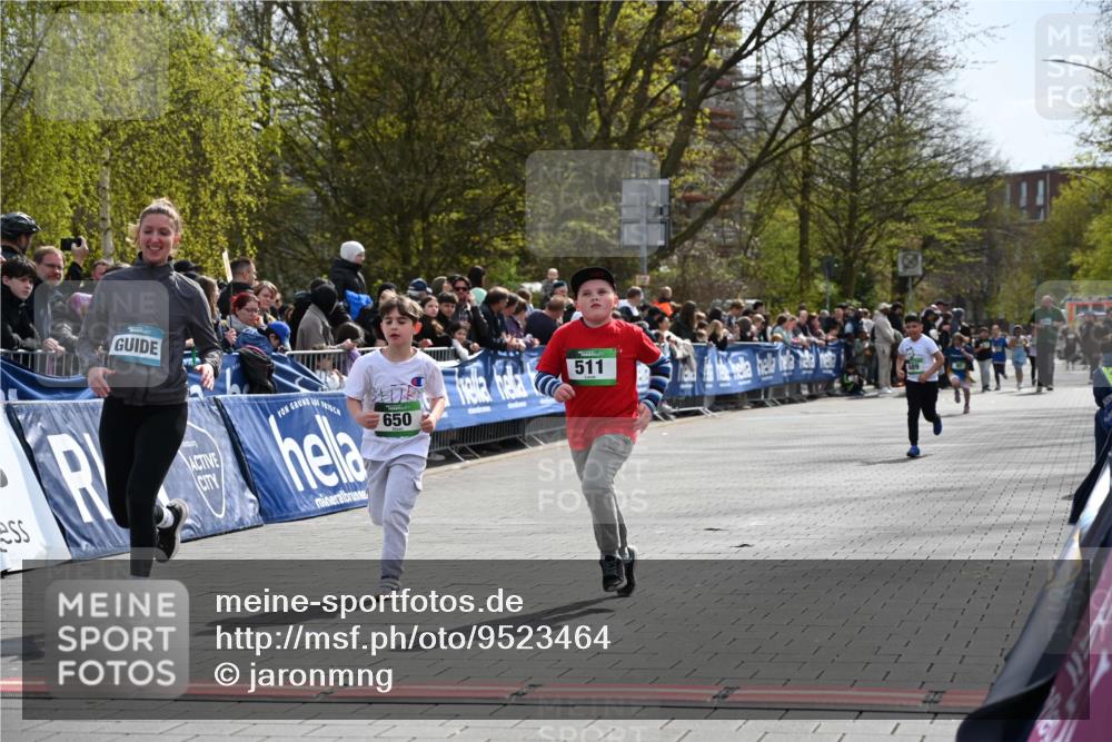 12.04.2026 - 45. Internationalen Wilhelmsburger Insellauf J. Mangold http://msf.ph/oto/9523464 12.04.2026 14:36:57 Ziel 644, 511, 650, 689 meine-sportfotos.de