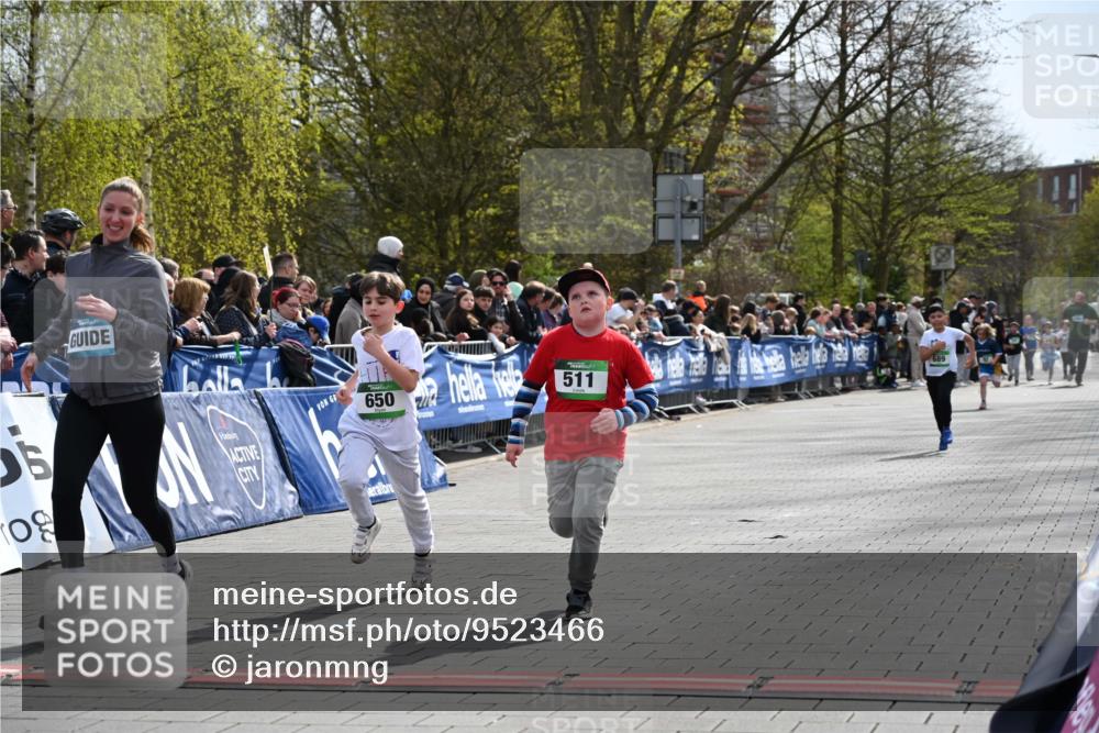12.04.2026 - 45. Internationalen Wilhelmsburger Insellauf J. Mangold http://msf.ph/oto/9523466 12.04.2026 14:36:57 Ziel 644, 511, 650, 689 meine-sportfotos.de