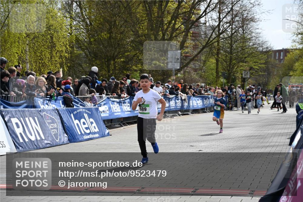 12.04.2026 - 45. Internationalen Wilhelmsburger Insellauf J. Mangold http://msf.ph/oto/9523479 12.04.2026 14:37:01 Ziel 511, 650, 689 meine-sportfotos.de