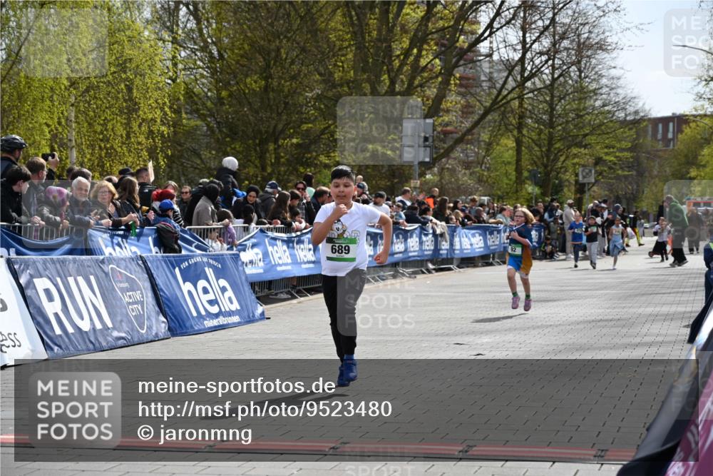 12.04.2026 - 45. Internationalen Wilhelmsburger Insellauf J. Mangold http://msf.ph/oto/9523480 12.04.2026 14:37:01 Ziel 511, 650, 689 meine-sportfotos.de