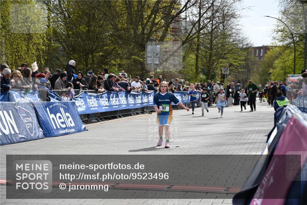 12.04.2026 - 45. Internationalen Wilhelmsburger Insellauf J. Mangold http://msf.ph/oto/9523496 12.04.2026 14:37:03 Ziel 689, 92 meine-sportfotos.de