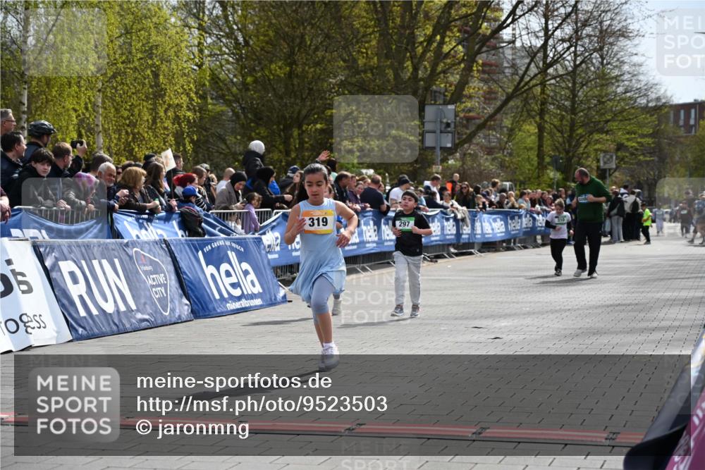 12.04.2026 - 45. Internationalen Wilhelmsburger Insellauf J. Mangold http://msf.ph/oto/9523503 12.04.2026 14:37:08 Ziel 92, 874, 297 meine-sportfotos.de