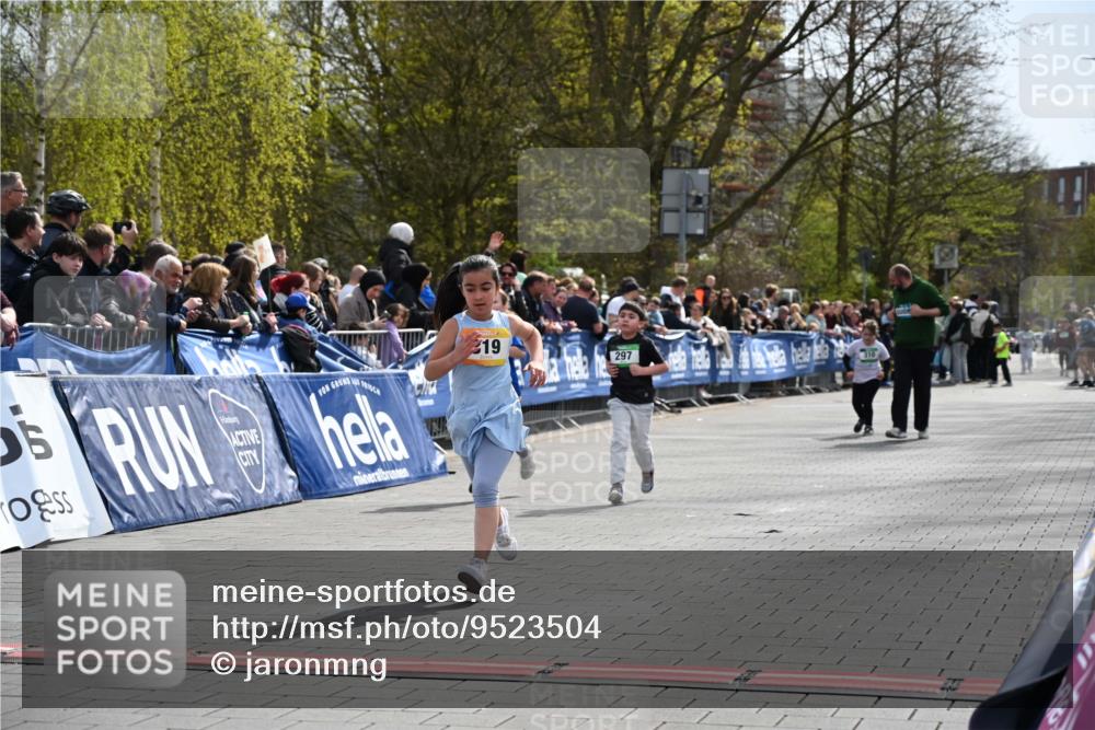12.04.2026 - 45. Internationalen Wilhelmsburger Insellauf J. Mangold http://msf.ph/oto/9523504 12.04.2026 14:37:08 Ziel 92, 874, 297 meine-sportfotos.de
