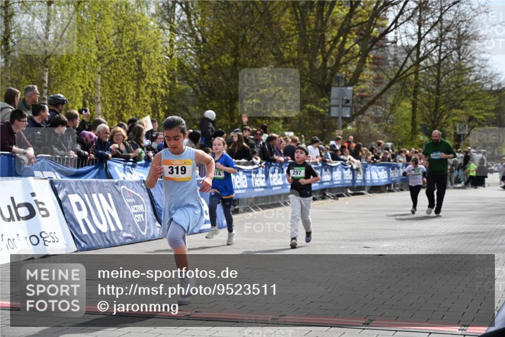 12.04.2026 - 45. Internationalen Wilhelmsburger Insellauf J. Mangold http://msf.ph/oto/9523511 12.04.2026 14:37:09 Ziel 92, 874, 297 meine-sportfotos.de
