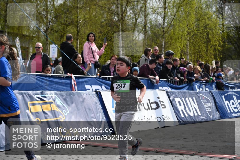 12.04.2026 - 45. Internationalen Wilhelmsburger Insellauf J. Mangold http://msf.ph/oto/9523525 12.04.2026 14:37:12 Ziel 874, 297, 310 meine-sportfotos.de