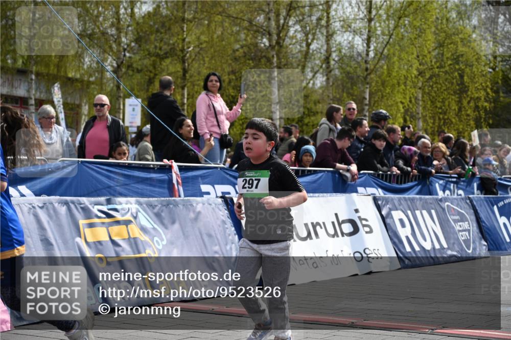 12.04.2026 - 45. Internationalen Wilhelmsburger Insellauf J. Mangold http://msf.ph/oto/9523526 12.04.2026 14:37:12 Ziel 874, 297, 310 meine-sportfotos.de