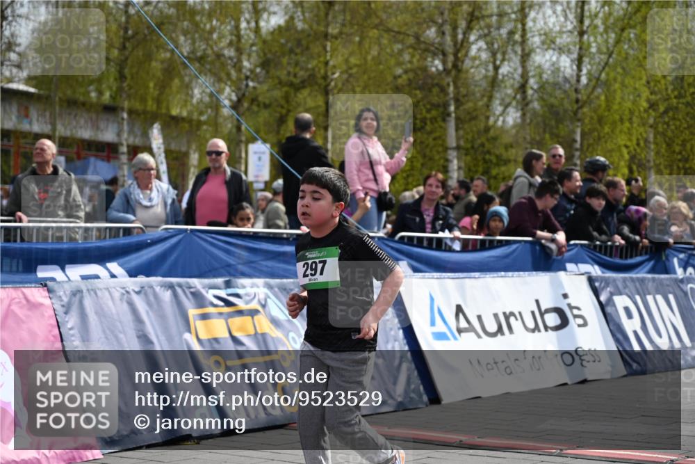 12.04.2026 - 45. Internationalen Wilhelmsburger Insellauf J. Mangold http://msf.ph/oto/9523529 12.04.2026 14:37:13 Ziel 874, 297, 310 meine-sportfotos.de