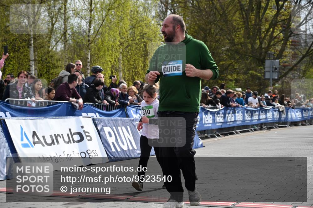 12.04.2026 - 45. Internationalen Wilhelmsburger Insellauf J. Mangold http://msf.ph/oto/9523540 12.04.2026 14:37:15 Ziel 874, 297, 310 meine-sportfotos.de