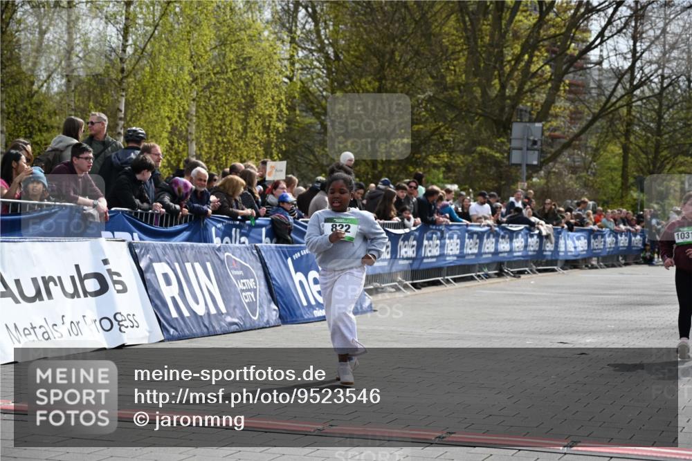 12.04.2026 - 45. Internationalen Wilhelmsburger Insellauf J. Mangold http://msf.ph/oto/9523546 12.04.2026 14:37:26 Ziel 822, 1031 meine-sportfotos.de