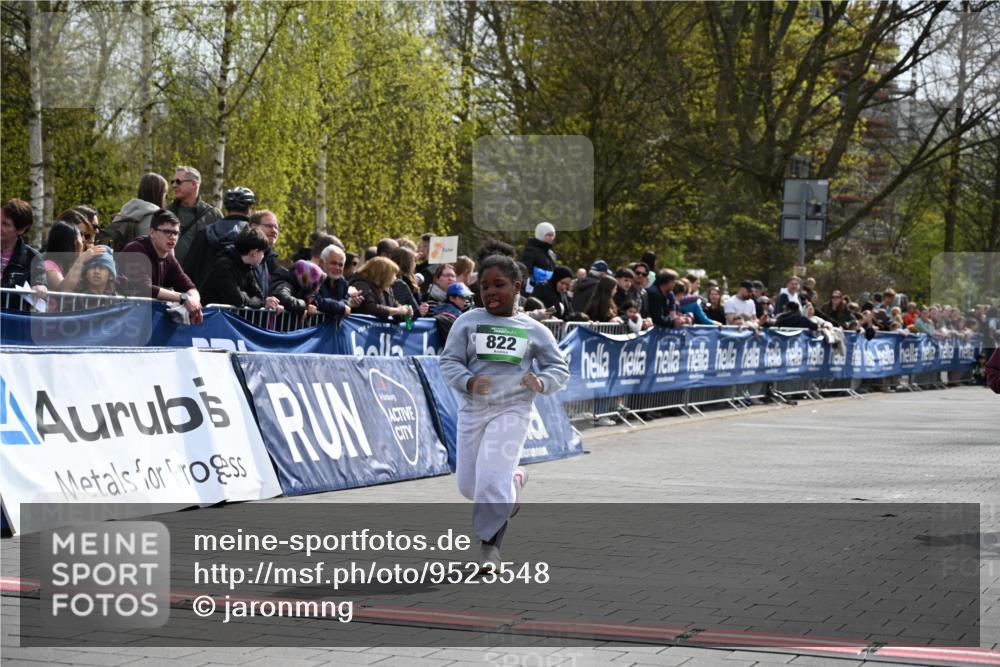 12.04.2026 - 45. Internationalen Wilhelmsburger Insellauf J. Mangold http://msf.ph/oto/9523548 12.04.2026 14:37:26 Ziel 822, 1031 meine-sportfotos.de