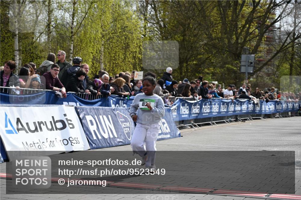 12.04.2026 - 45. Internationalen Wilhelmsburger Insellauf J. Mangold http://msf.ph/oto/9523549 12.04.2026 14:37:26 Ziel 822, 1031 meine-sportfotos.de