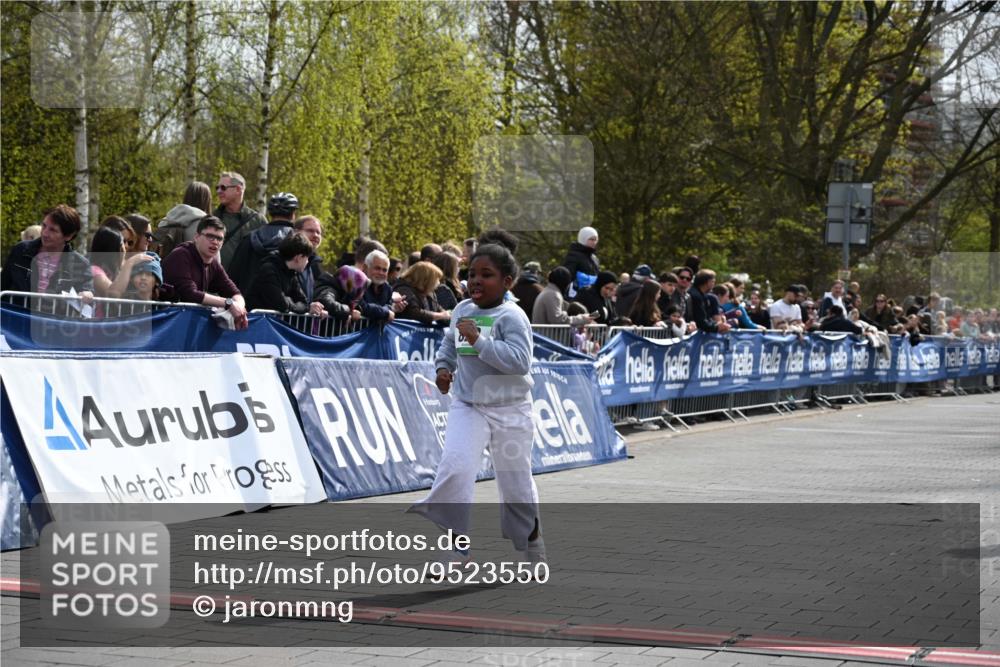 12.04.2026 - 45. Internationalen Wilhelmsburger Insellauf J. Mangold http://msf.ph/oto/9523550 12.04.2026 14:37:26 Ziel 822, 1031 meine-sportfotos.de