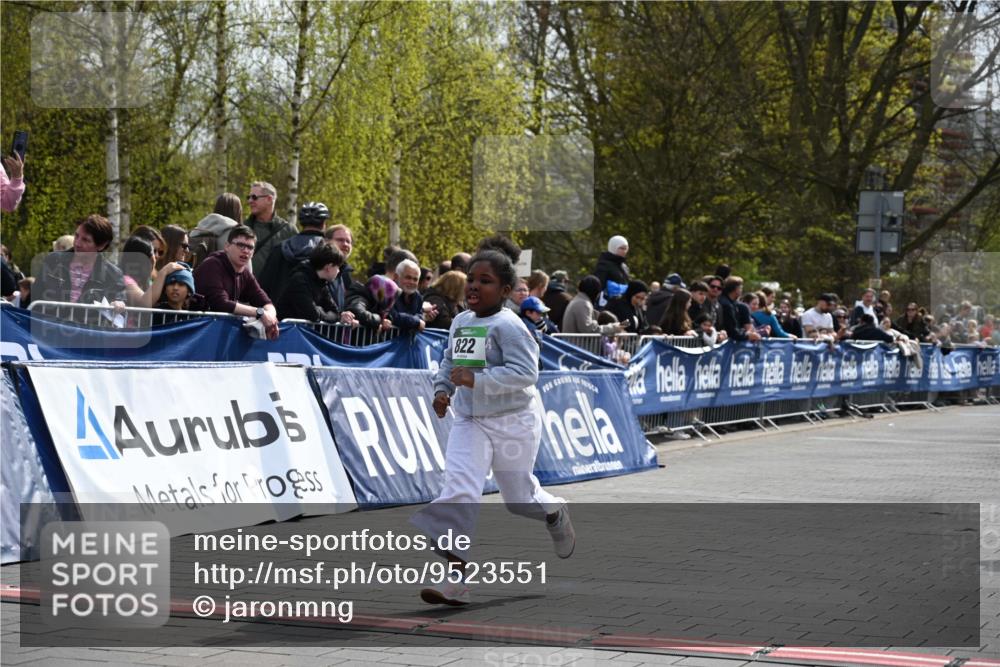 12.04.2026 - 45. Internationalen Wilhelmsburger Insellauf J. Mangold http://msf.ph/oto/9523551 12.04.2026 14:37:26 Ziel 822, 1031 meine-sportfotos.de
