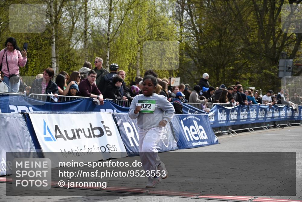 12.04.2026 - 45. Internationalen Wilhelmsburger Insellauf J. Mangold http://msf.ph/oto/9523553 12.04.2026 14:37:26 Ziel 822, 1031 meine-sportfotos.de
