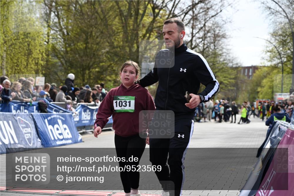 12.04.2026 - 45. Internationalen Wilhelmsburger Insellauf J. Mangold http://msf.ph/oto/9523569 12.04.2026 14:37:29 Ziel 822, 1031 meine-sportfotos.de