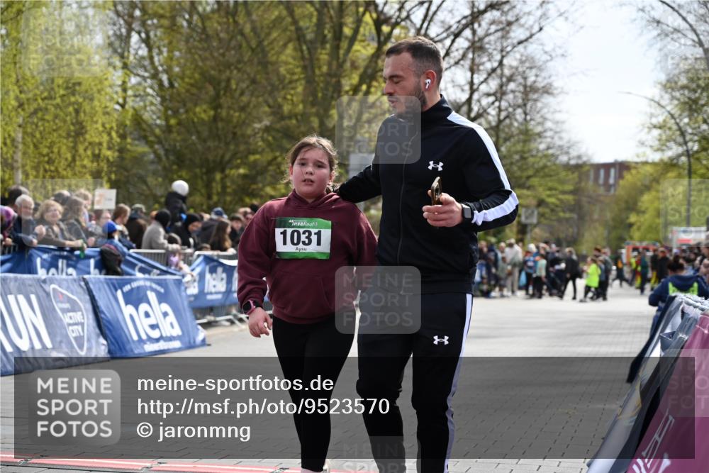 12.04.2026 - 45. Internationalen Wilhelmsburger Insellauf J. Mangold http://msf.ph/oto/9523570 12.04.2026 14:37:29 Ziel 822, 1031 meine-sportfotos.de