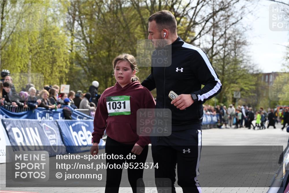 12.04.2026 - 45. Internationalen Wilhelmsburger Insellauf J. Mangold http://msf.ph/oto/9523574 12.04.2026 14:37:29 Ziel 822, 1031 meine-sportfotos.de