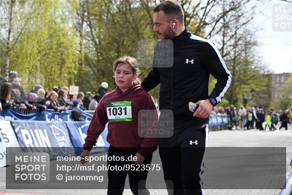 12.04.2026 - 45. Internationalen Wilhelmsburger Insellauf J. Mangold http://msf.ph/oto/9523575 12.04.2026 14:37:29 Ziel 822, 1031 meine-sportfotos.de