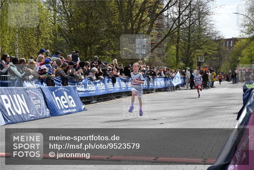 12.04.2026 - 45. Internationalen Wilhelmsburger Insellauf J. Mangold http://msf.ph/oto/9523579 12.04.2026 14:48:22 Ziel 1835, 1824 meine-sportfotos.de