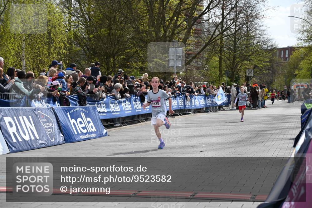 12.04.2026 - 45. Internationalen Wilhelmsburger Insellauf J. Mangold http://msf.ph/oto/9523582 12.04.2026 14:48:22 Ziel 1835, 1824 meine-sportfotos.de