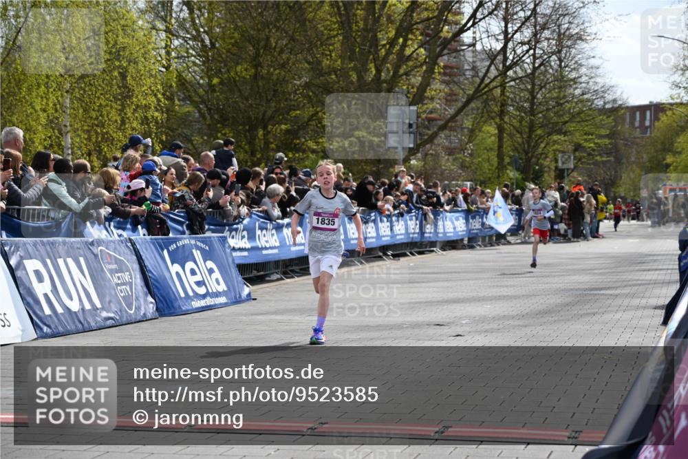 12.04.2026 - 45. Internationalen Wilhelmsburger Insellauf J. Mangold http://msf.ph/oto/9523585 12.04.2026 14:48:22 Ziel 1835, 1824 meine-sportfotos.de