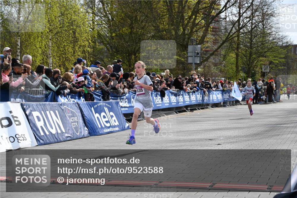 12.04.2026 - 45. Internationalen Wilhelmsburger Insellauf J. Mangold http://msf.ph/oto/9523588 12.04.2026 14:48:23 Ziel 1835, 1824 meine-sportfotos.de