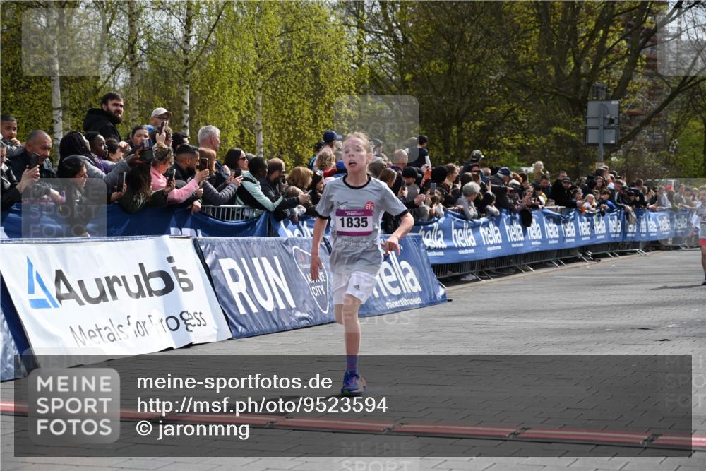 12.04.2026 - 45. Internationalen Wilhelmsburger Insellauf J. Mangold http://msf.ph/oto/9523594 12.04.2026 14:48:23 Ziel 1835, 1824 meine-sportfotos.de