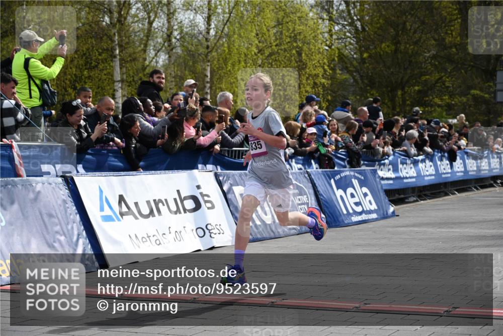 12.04.2026 - 45. Internationalen Wilhelmsburger Insellauf J. Mangold http://msf.ph/oto/9523597 12.04.2026 14:48:23 Ziel 1835, 1824 meine-sportfotos.de