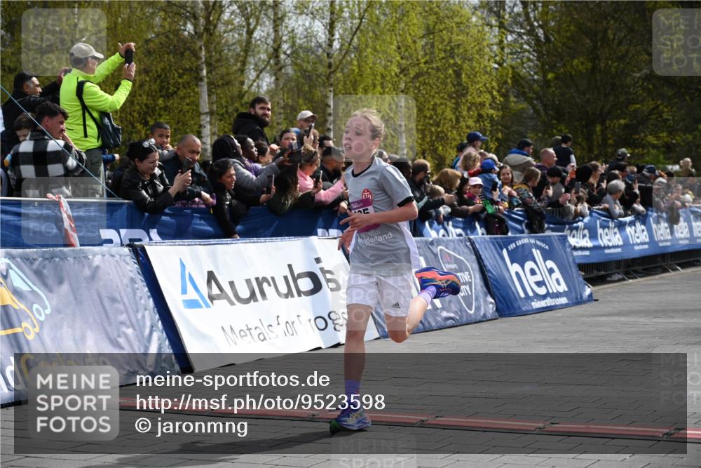 12.04.2026 - 45. Internationalen Wilhelmsburger Insellauf J. Mangold http://msf.ph/oto/9523598 12.04.2026 14:48:24 Ziel 1835, 1824 meine-sportfotos.de