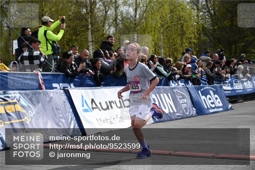 12.04.2026 - 45. Internationalen Wilhelmsburger Insellauf J. Mangold http://msf.ph/oto/9523599 12.04.2026 14:48:24 Ziel 1835, 1824 meine-sportfotos.de